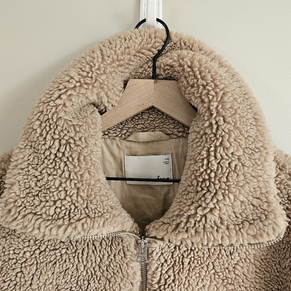 Aritzia Wilfred Free Tan Teddy Sherpa Long Sleeve Bomber Jacket Size XXS - Picture 3 of 16